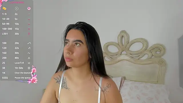 paulina lux online show from March 18, 8:01 pm