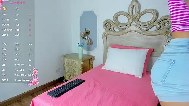 paulina lux online show from March 19, 8:02 pm