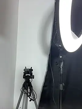 LeslyCooper1 online show from February 14, 7:32 pm