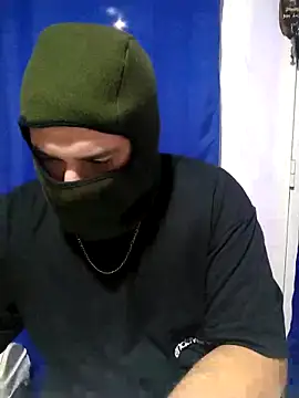 Snapshot of gitano19cm chatting on April 13, 10:59 pm gitano19cm online show from April 13, 10:59 pm