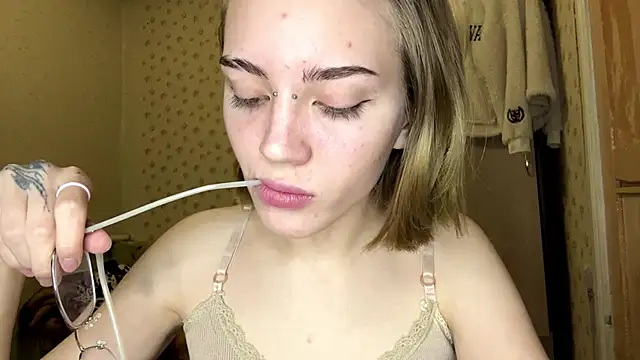 KerieDitti online show from January 11, 2:11 pm