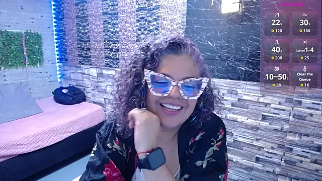 mia pazzi online show from January 11, 9:25 am