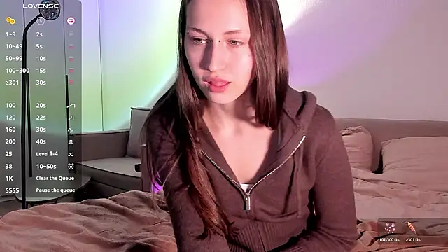 Snapshot of julie_qwerty chatting on March 16, 4:44 pm julie qwerty online show from March 16, 4:44 pm