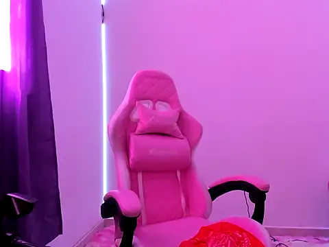 jenniferbodys online show from January 9, 5:15 pm