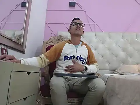 Snapshot of Oswalldo__ chatting on February 8, 2:26 am Oswalldo online show from February 8, 2:26 am