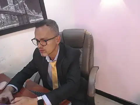 Snapshot of Oswalldo__ chatting on February 11, 11:37 am Oswalldo online show from February 11, 11:37 am