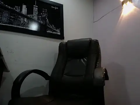 Snapshot of Oswalldo__ chatting on February 14, 11:18 am Oswalldo online show from February 14, 11:18 am