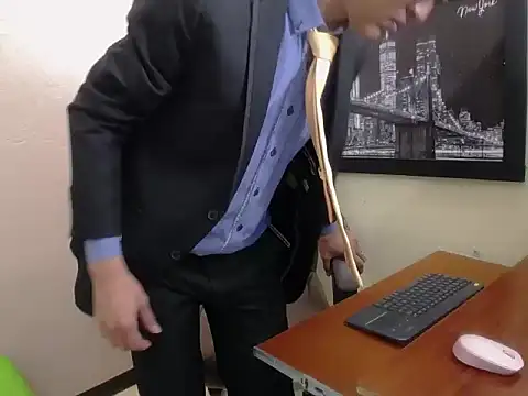 Snapshot of Oswalldo__ chatting on February 17, 11:40 am Oswalldo online show from February 17, 11:40 am