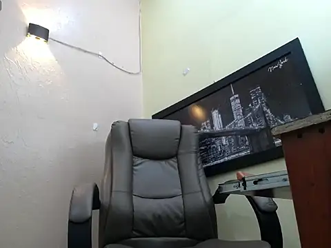 Snapshot of Oswalldo__ chatting on February 20, 11:22 am Oswalldo online show from February 20, 11:22 am