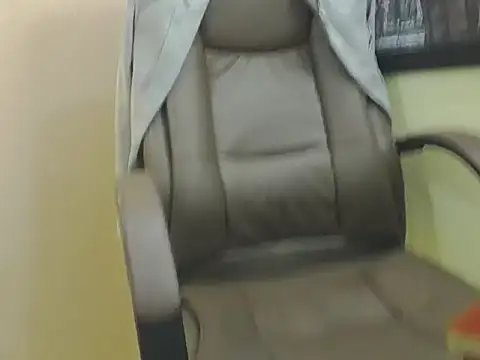 Snapshot of Oswalldo__ chatting on February 21, 11:11 am Oswalldo online show from February 21, 11:11 am