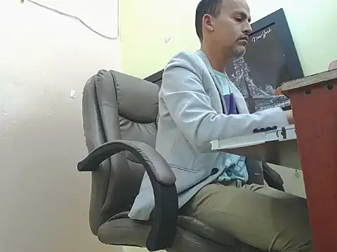 Snapshot of Oswalldo__ chatting on February 23, 11:29 am Oswalldo online show from February 23, 11:29 am