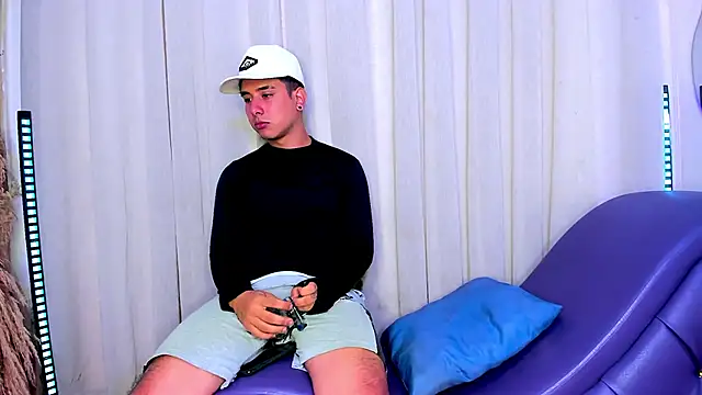 Snapshot of Yourslust_pleasure chatting on January 15, 12:43 pm Yourslust pleasure online show from January 15, 12:43 pm