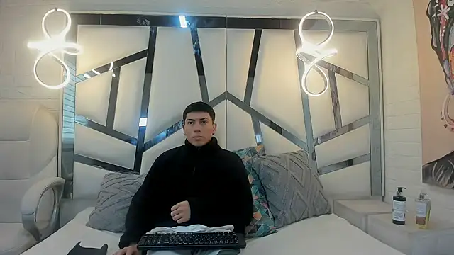 ScarlettAndLucas online show from March 2, 12:23 pm