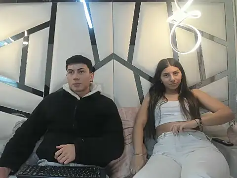 Snapshot of ScarlettAndLucas chatting on March 4, 12:22 pm ScarlettAndLucas online show from March 4, 12:22 pm