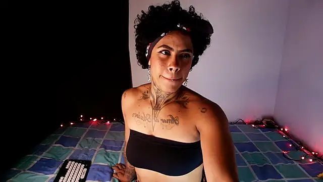 Canela Osada  online show from April 19, 1:16 am