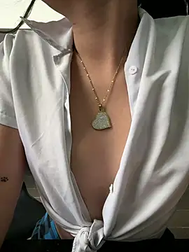 Snapshot of l0lita_emi chatting on February 19, 3:52 pm l0lita emi online show from February 19, 3:52 pm