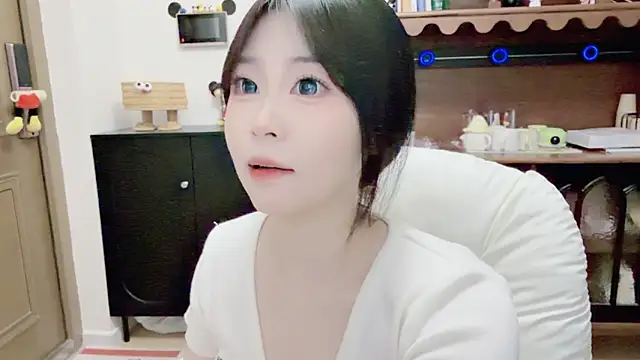 Snapshot of Onefiona chatting on June 18, 11:58 am Onefiona online show from June 18, 11:58 am