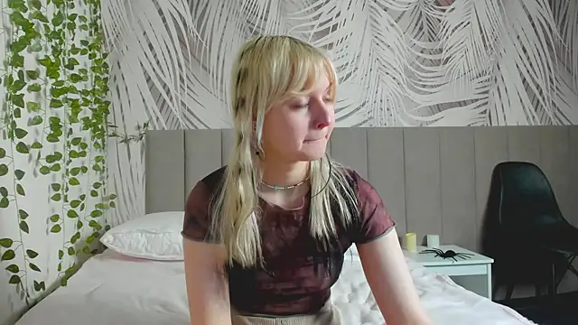 Snapshot of AdeleSilvy chatting on February 12, 2:06 am AdeleSilvy online show from February 12, 2:06 am