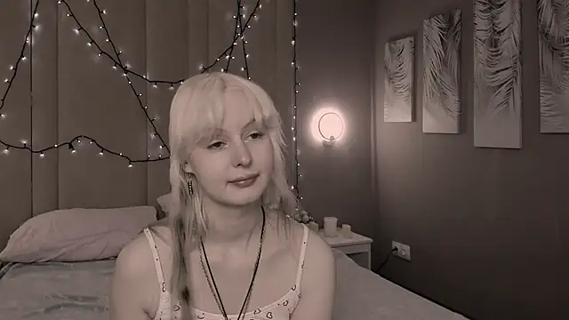 Snapshot of AdeleSilvy chatting on February 19, 1:56 am AdeleSilvy online show from February 19, 1:56 am