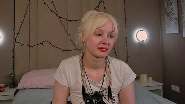 Snapshot of AdeleSilvy chatting on February 26, 1:59 am AdeleSilvy online show from February 26, 1:59 am