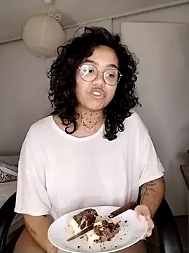 therealsun8 online show from February 5, 5:45 am