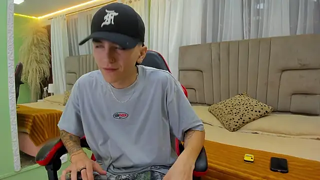 Snapshot of irvin_keyes chatting on February 23, 11:29 am irvin keyes online show from February 23, 11:29 am