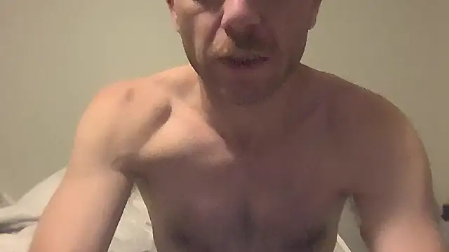 Snapshot of FrankieFuckMe chatting on February 2, 5:28 am FrankieFuckMe online show from February 2, 5:28 am