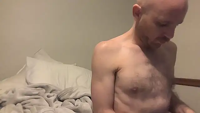 Snapshot of FrankieFuckMe chatting on February 3, 6:40 am FrankieFuckMe online show from February 3, 6:40 am