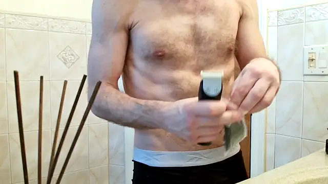 Snapshot of FrankieFuckMe chatting on February 6, 1:58 pm FrankieFuckMe online show from February 6, 1:58 pm