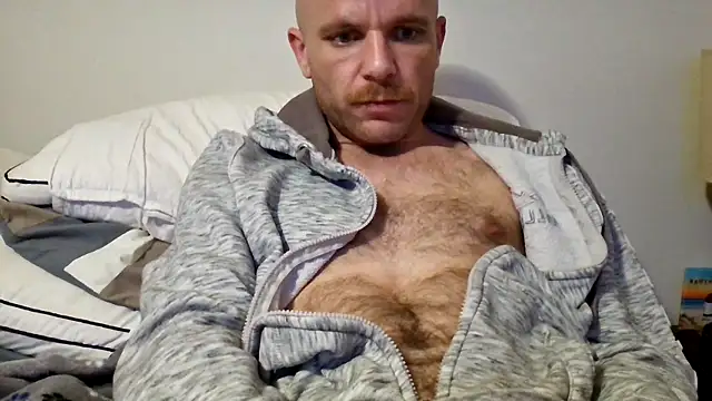 Snapshot of FrankieFuckMe chatting on February 7, 3:10 am FrankieFuckMe online show from February 7, 3:10 am