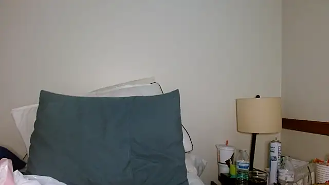 Snapshot of FrankieFuckMe chatting on February 9, 12:31 pm FrankieFuckMe online show from February 9, 12:31 pm