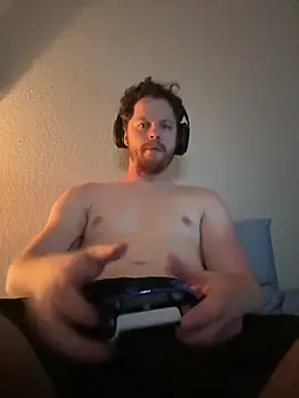 Issa Crazed online show from March 15, 7:14 am