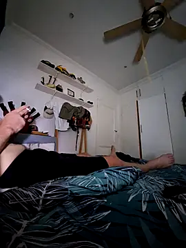 Snapshot of He_onlycum chatting on February 26, 9:47 pm He onlycum online show from February 26, 9:47 pm