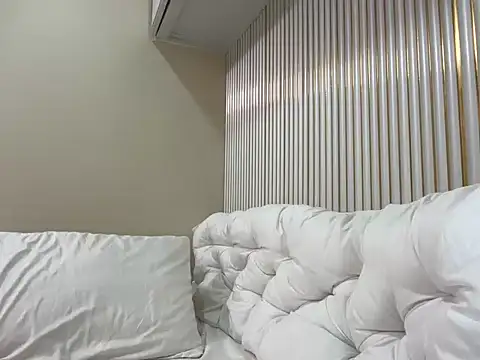 hyacinth30 online show from February 4, 2:06 am