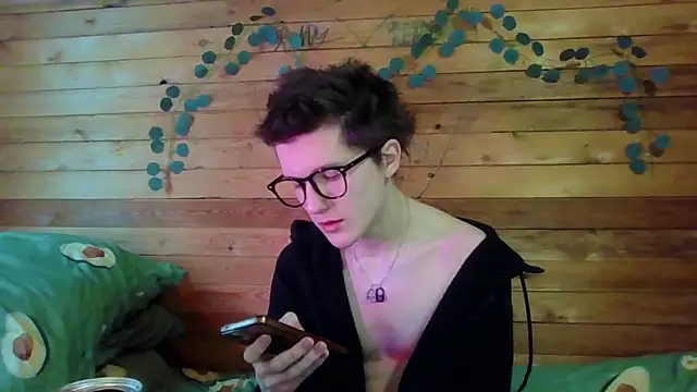 Snapshot of Sasha_bb21 chatting on February 17, 10:12 am Sasha bb21 online show from February 17, 10:12 am