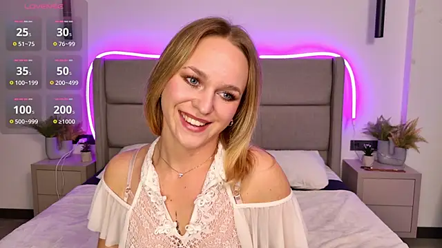 Snapshot of Ellis_Blossom chatting on February 5, 8:41 am Ellis Blossom online show from February 5, 8:41 am