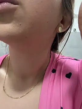 Snapshot of dalia0710 chatting on February 7, 1:37 pm dalia0710 online show from February 7, 1:37 pm