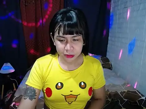 Snapshot of BriannaCruz24 chatting on April 20, 11:35 am BriannaCruz24 online show from April 20, 11:35 am
