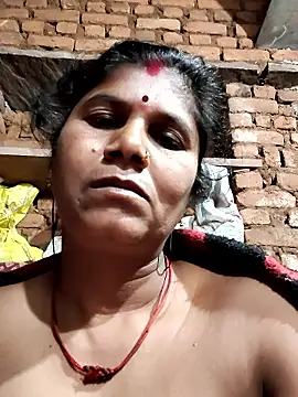 Snapshot of Hot_di97 chatting on February 5, 7:40 pm Hot di97 online show from February 5, 7:40 pm