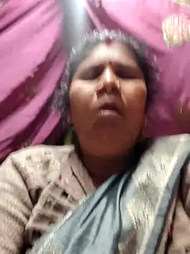 Snapshot of Hot_di97 chatting on February 26, 12:53 am Hot di97 online show from February 26, 12:53 am