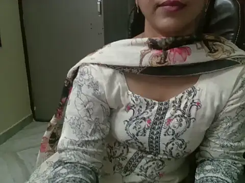 Snapshot of Adaa7 chatting on June 30, 5:25 pm Adaa7 online show from June 30, 5:25 pm
