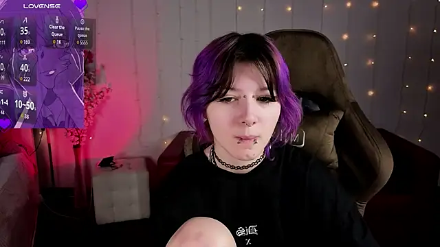 Ashley Veil online show from April 7, 8:42 pm