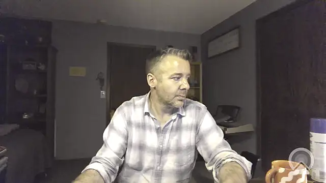 chrisw8140 online show from March 26, 1:11 am