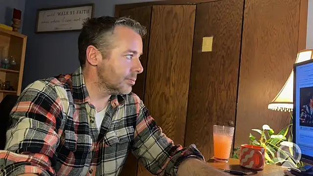 chrisw8140 online show from April 13, 2:06 am