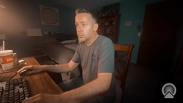 chrisw8140 online show from July 18, 6:39 am