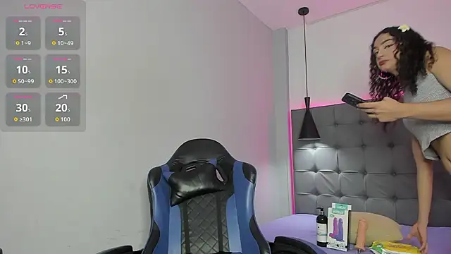 scarletcherry18 online show from March 21, 8:19 am