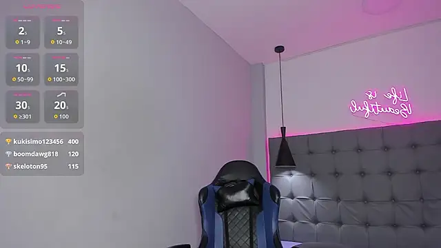 scarletcherry18 online show from March 26, 1:06 pm