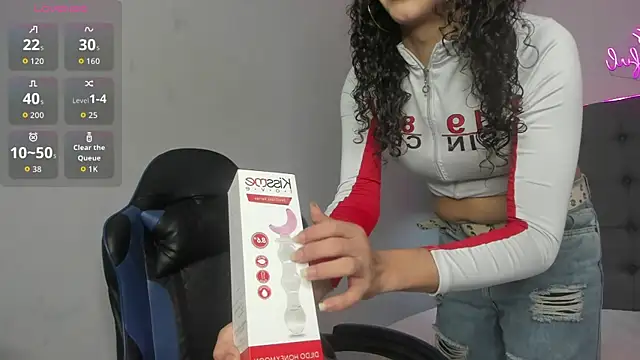 scarletcherry18 online show from April 11, 3:33 am