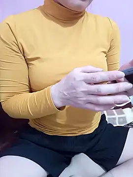 Snapshot of Phoebe-e chatting on February 5, 1:38 pm Phoebe-e online show from February 5, 1:38 pm