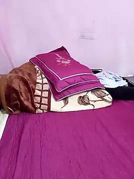 Phoebe-e online show from April 6, 11:05 pm